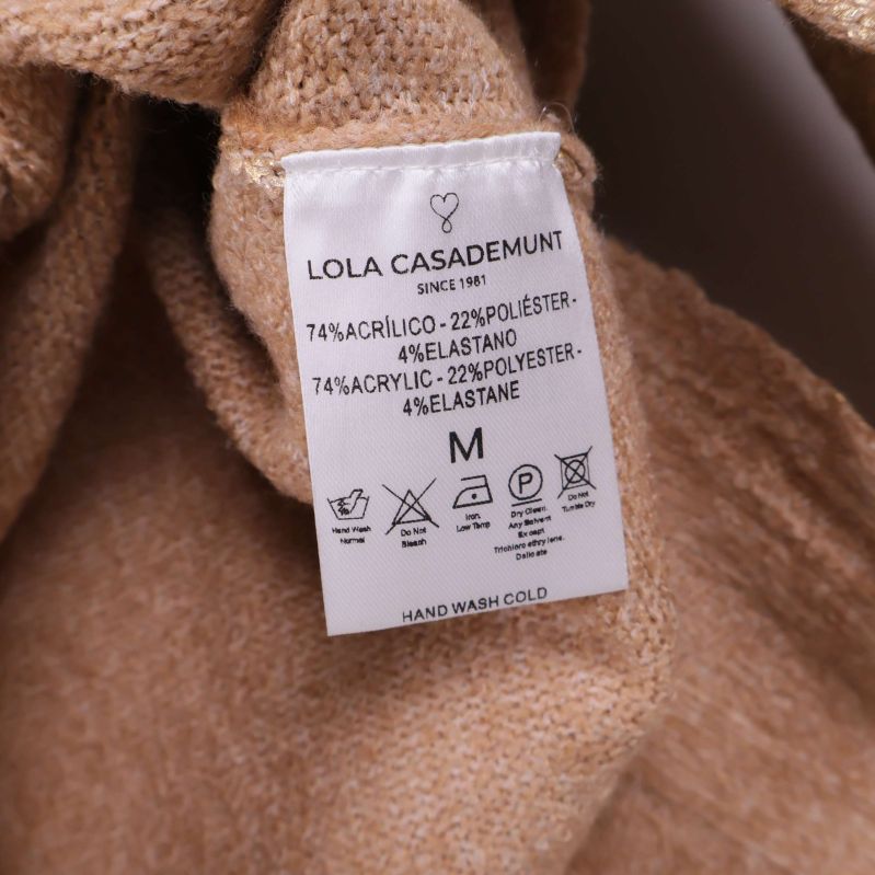 Materialetikett med fiberinnehåll från insidan av tröjan
