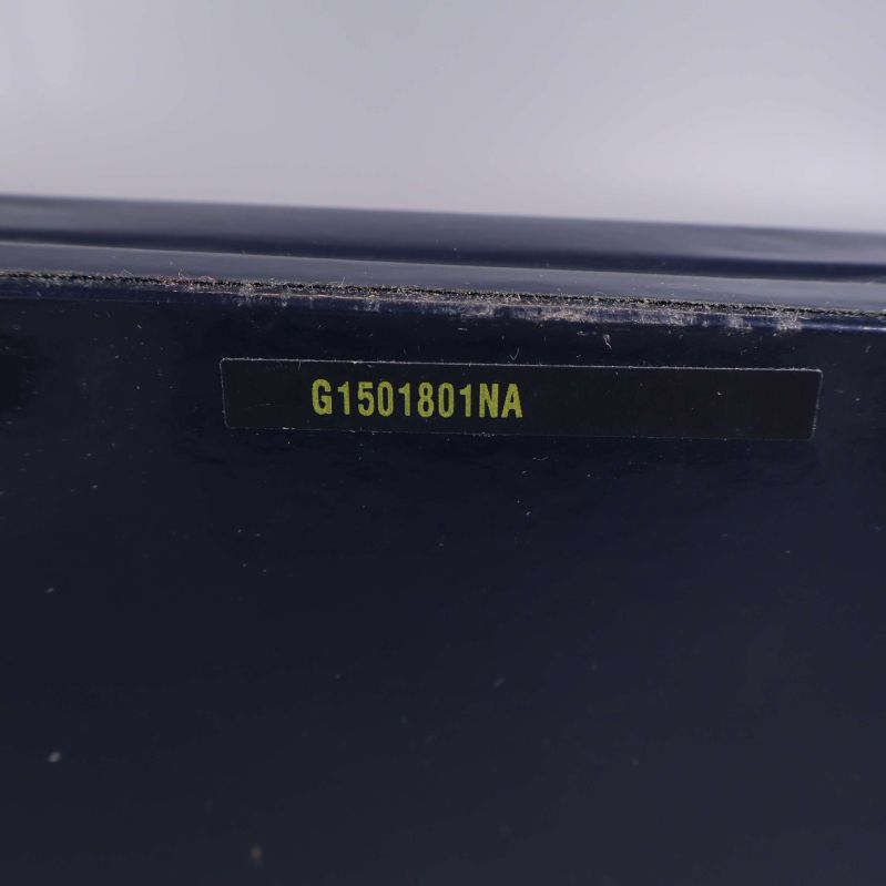 Kodetikett G1501801NA på blå givenchy-ask
