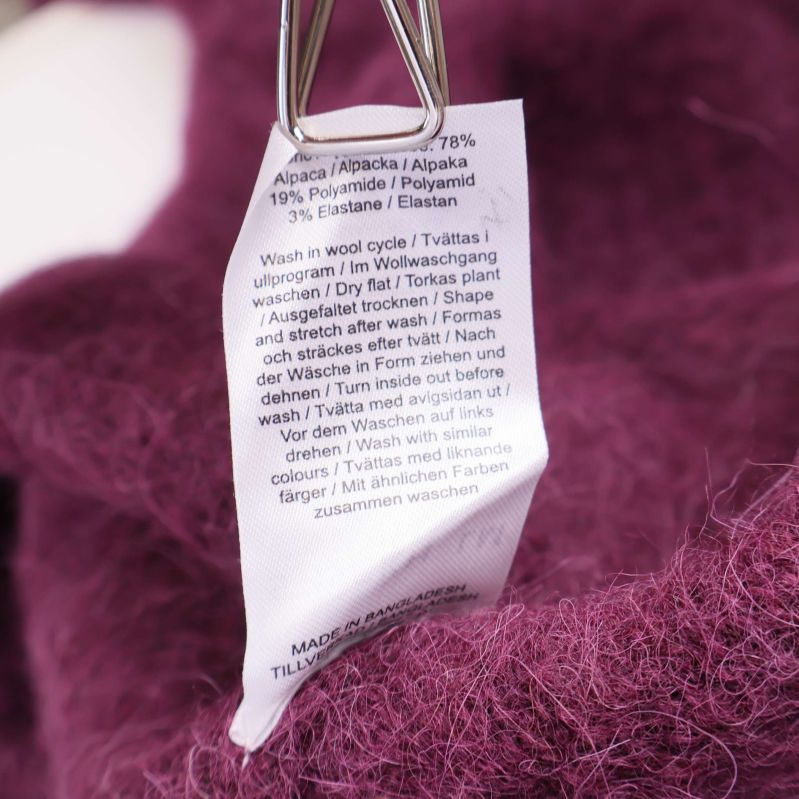 Materiallapp visar 78% alpacka, 19% polyamid, 3% elastan