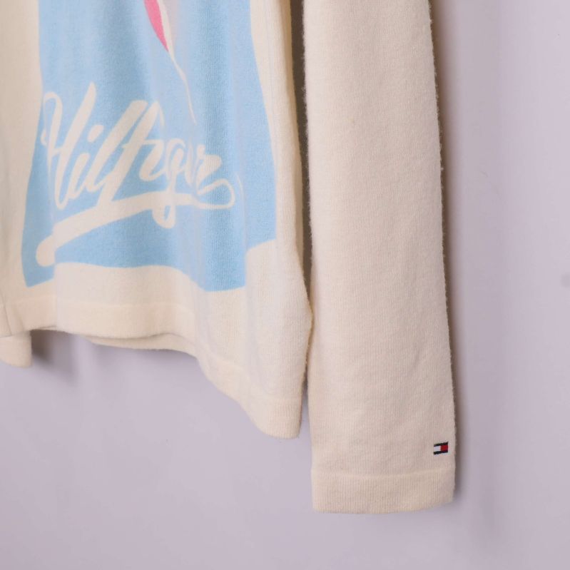 Ärmslut med liten Tommy Hilfiger-flagga broderad på mudden