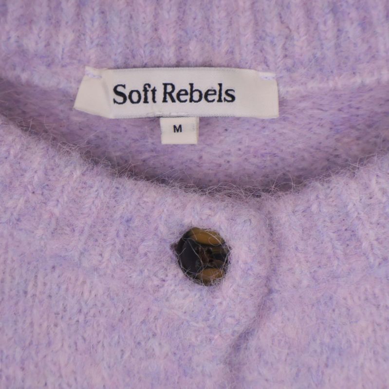 Närbild på Soft Rebels etikett och storlek M