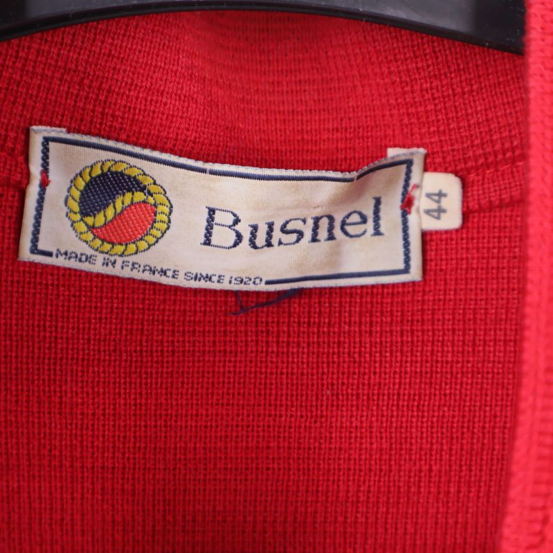 Närbild på Busnel-märke och storleksetikett 44