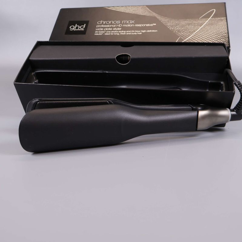 Sidan av ghd chronos max med kartong i bakgrunden