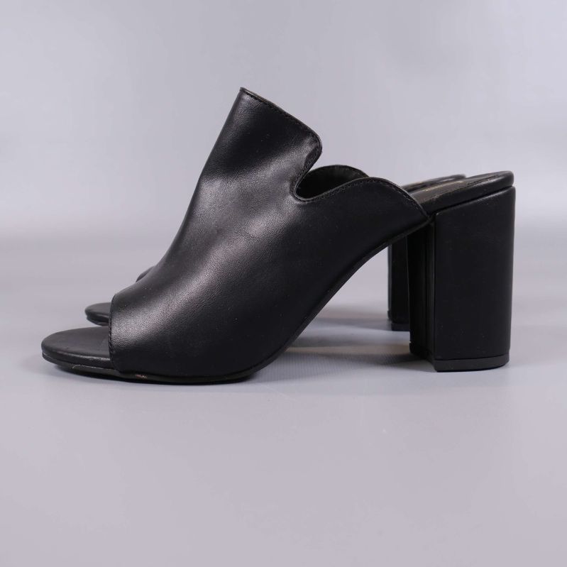 Svart slip-in sandal med klack från andra sidan