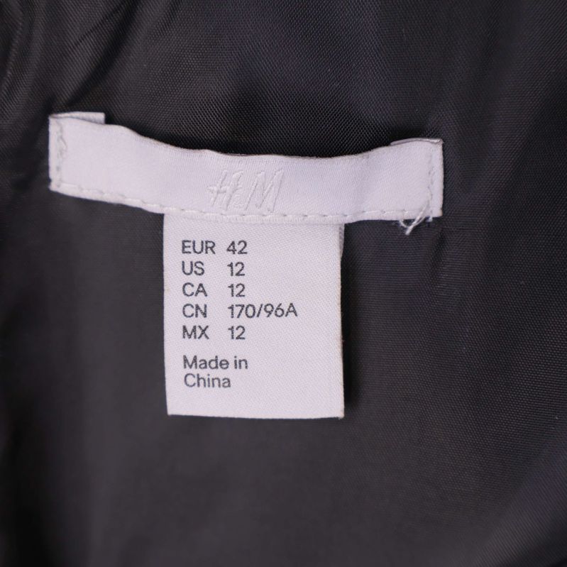 Storleksetikett för H&M klänning i storlek 42