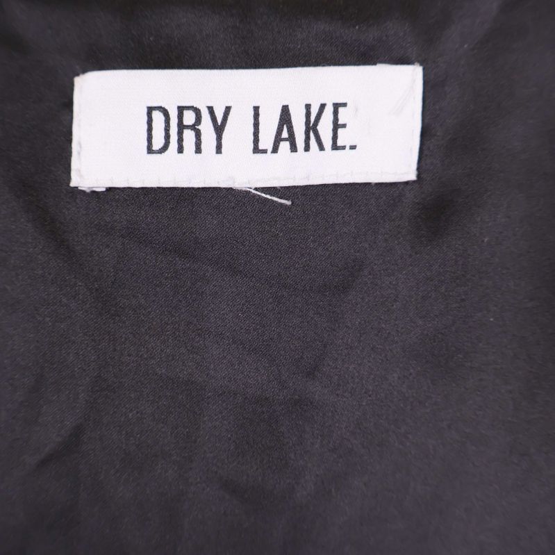 Dry Lake logotyp på inneretikett