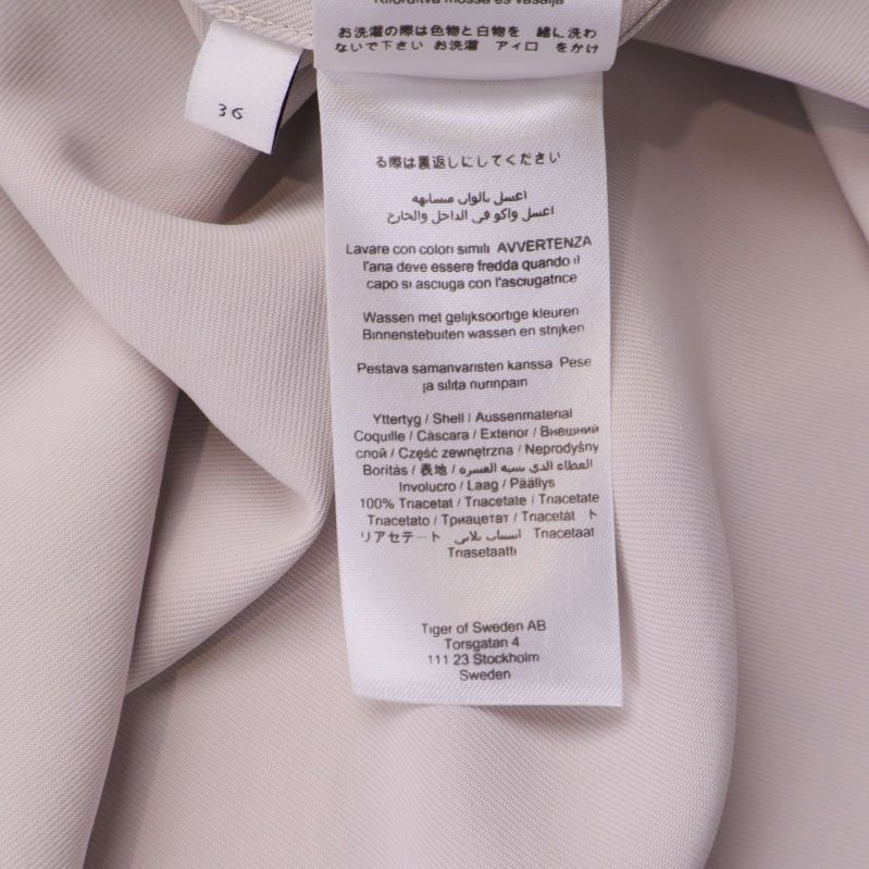 Materialetikett som visar 100 procent polyester