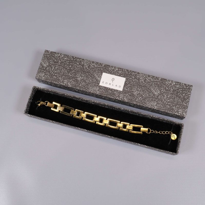 Armband och ask med Edblad-logga på locket
