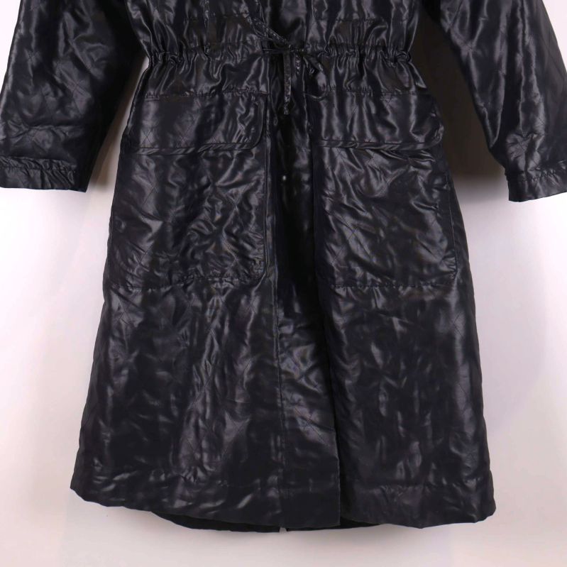 Närbild av nederdelen och dragsko på parkas