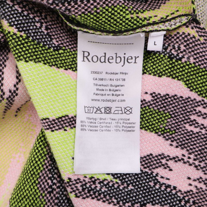 Materiallapp i ponchon från Rodebjer med materialinformation
