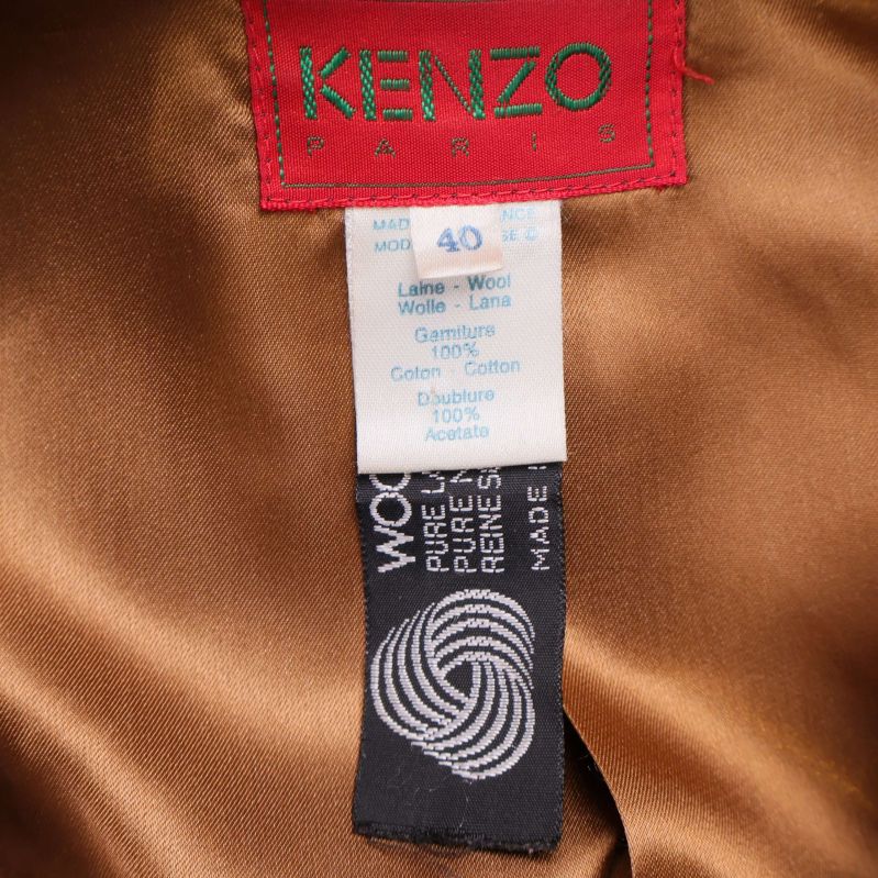 Närbild på materialetikett i Kenzo-kavaj
