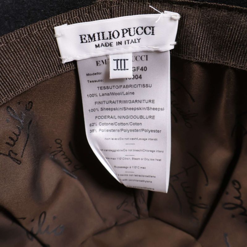 Närbild på innertag med material och varumärke Emilio Pucci