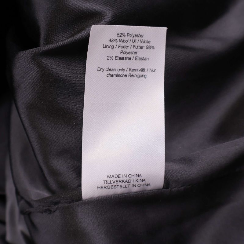 Materialinformation: 62% polyester, 4% ull, 34% akryl, 2% elastan