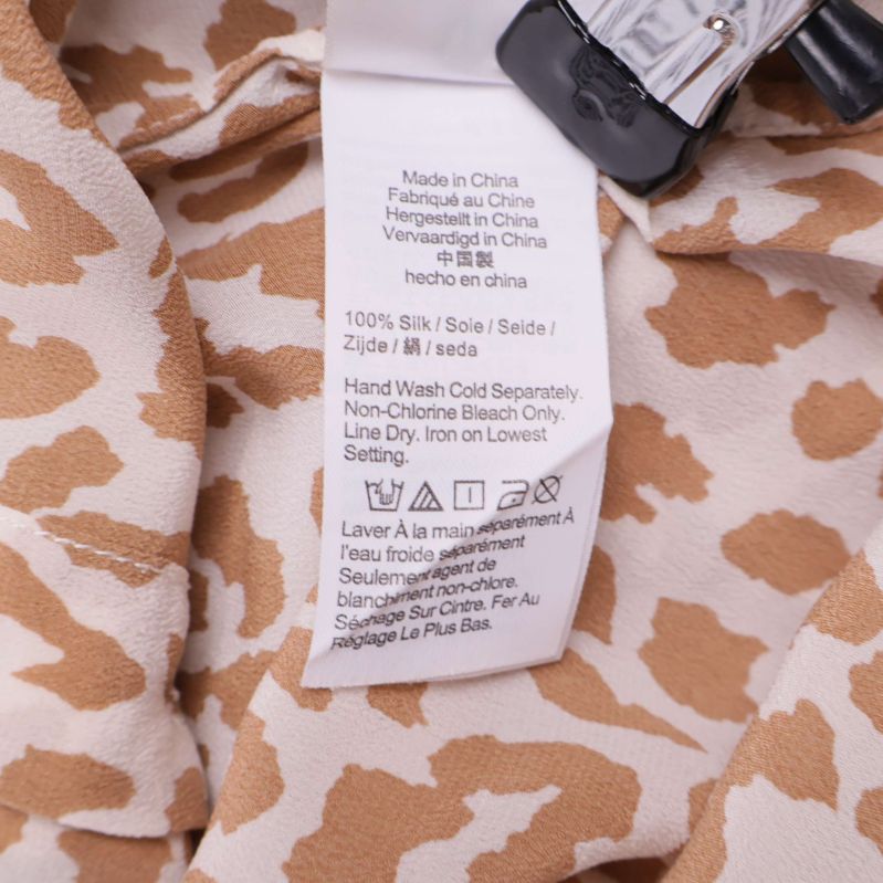 Materiallapp som visar 100% siden på skjortan