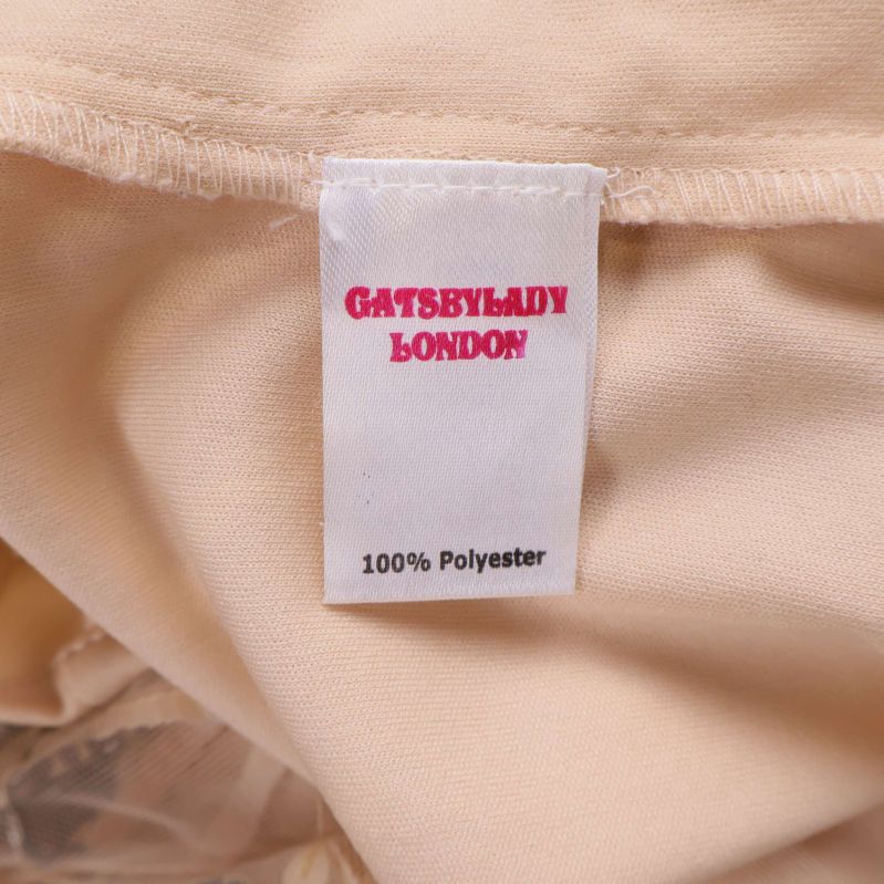 Materialetikett med 100% polyester-uppgift