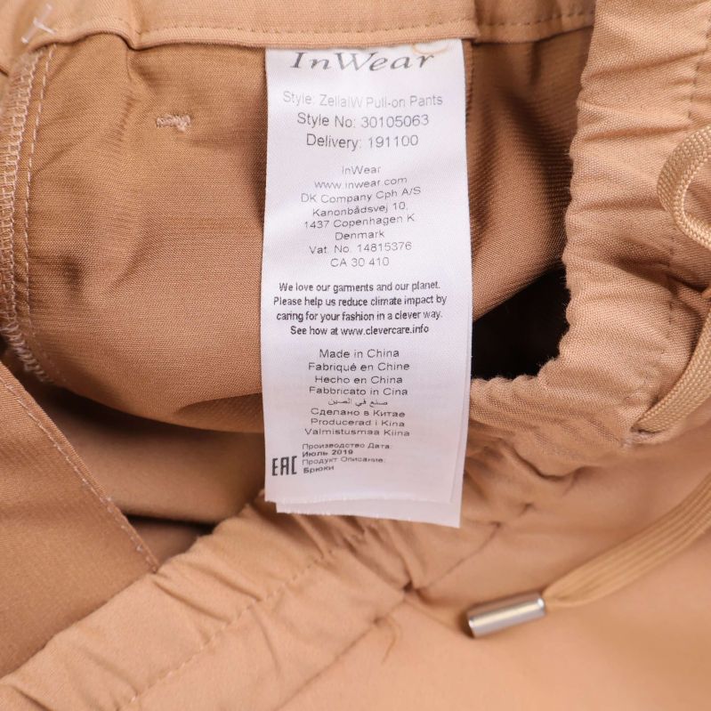 Detaljerad tvättrådsetikett för InWear byxa
