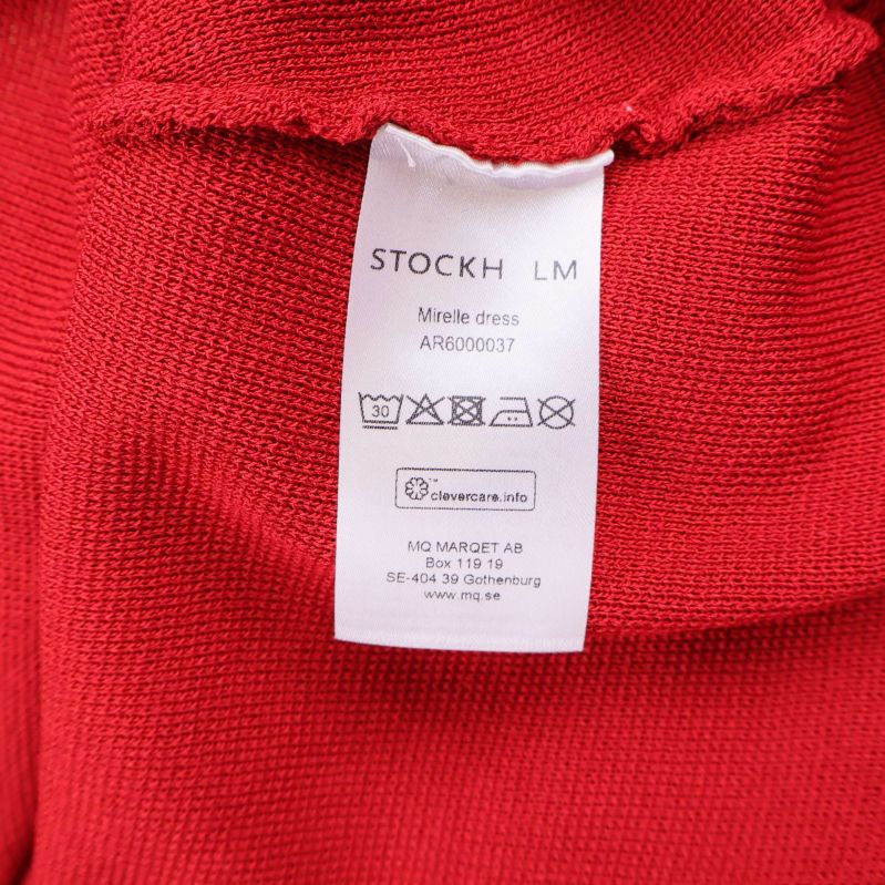 Vård- och materialetikett med STOCKH LM och produktnamn