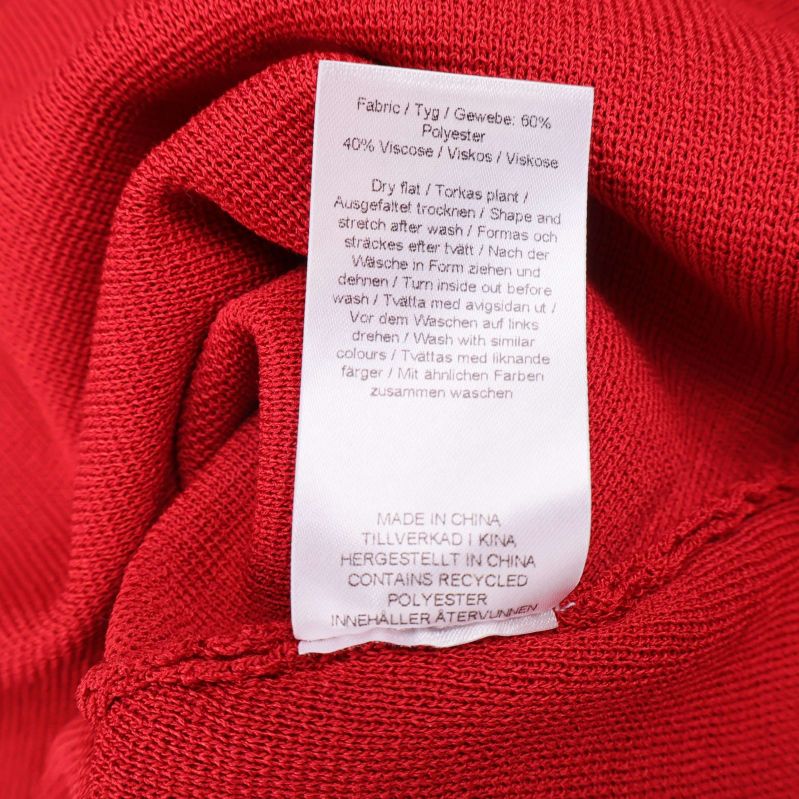 Etikett som visar material: 60% polyester, 40% viskos