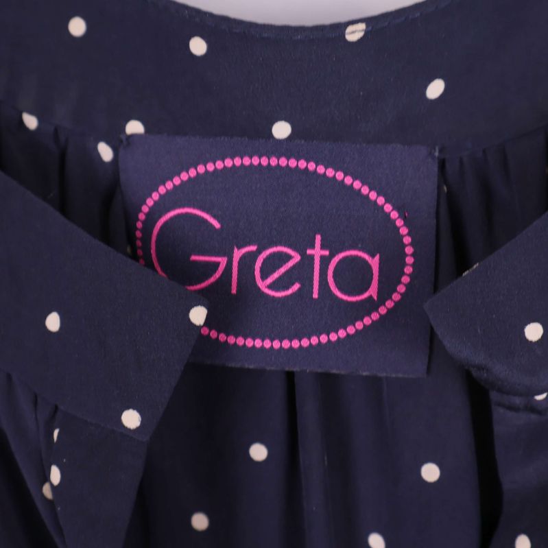 Närbild på etiketten med texten Greta