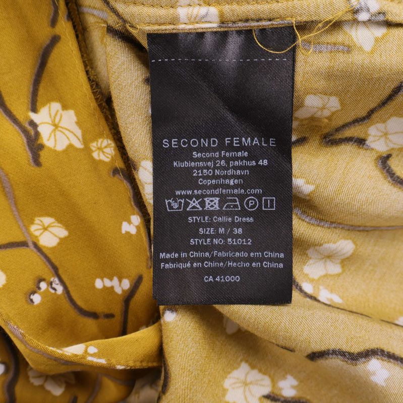 Material- och tvättetikett för Second Female klänning