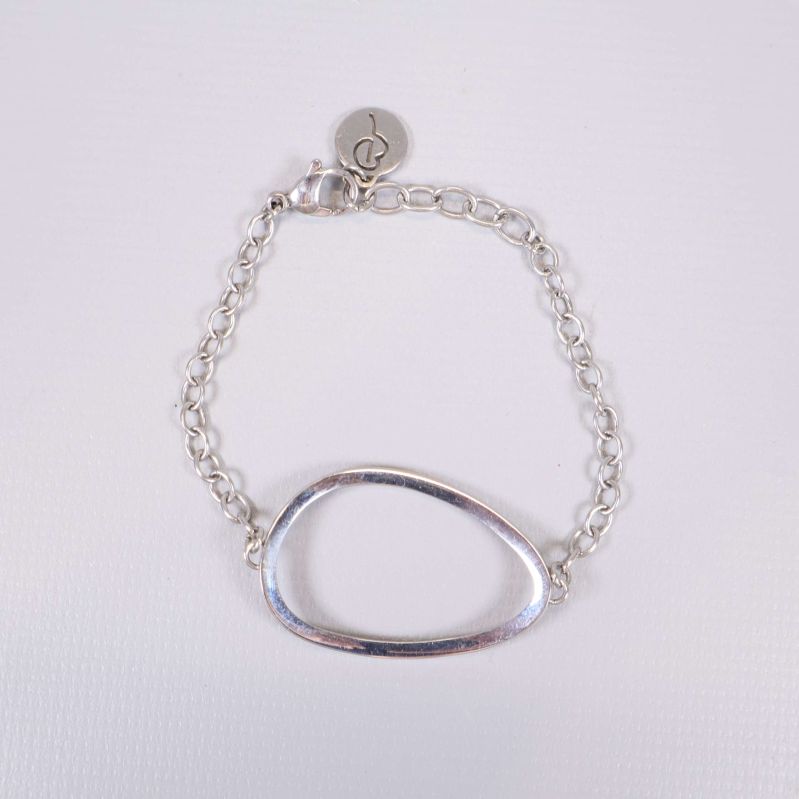 Armbandets baksida med slät oval länk
