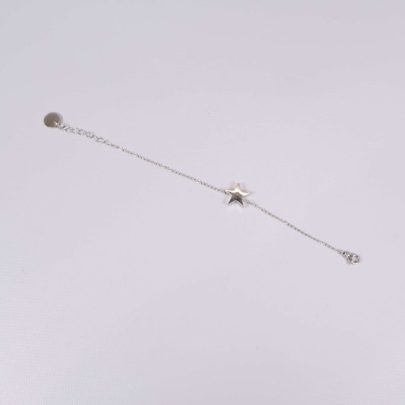 Armband med stjärna och justerbar kedja utsträckt