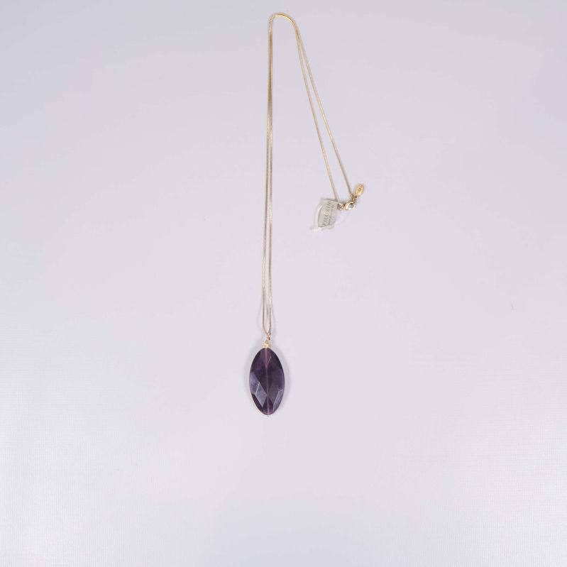 Guldfärgat halsband med oval lila stenberlock