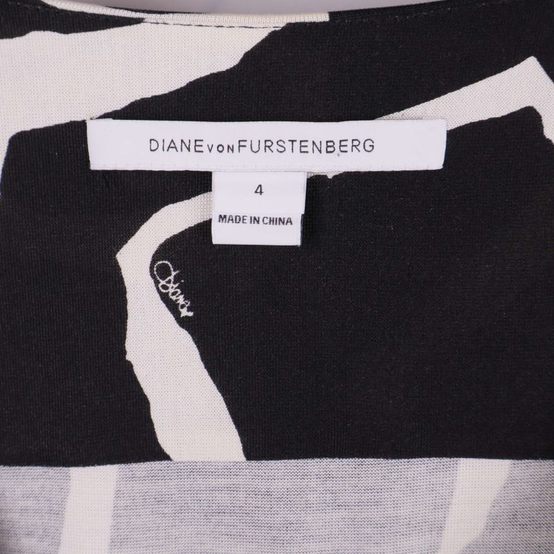 Närbild på etikett: Diane von Furstenberg storlek 4