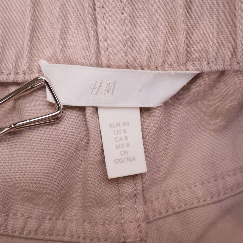 Storleksetikett från H&M med storlek EUR 40