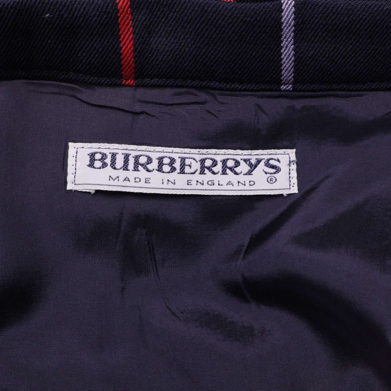 Burberrys etikett Made in England insida av kjolen