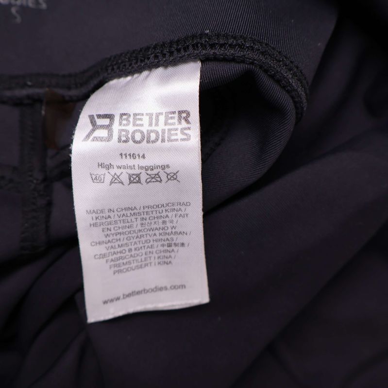 Materialetikett visar Better Bodies, tvättråd och tillverkare