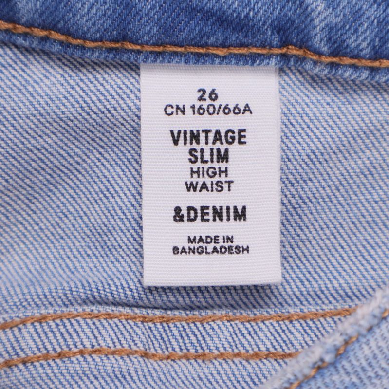 Storleksetikett med texten vintage slim high waist