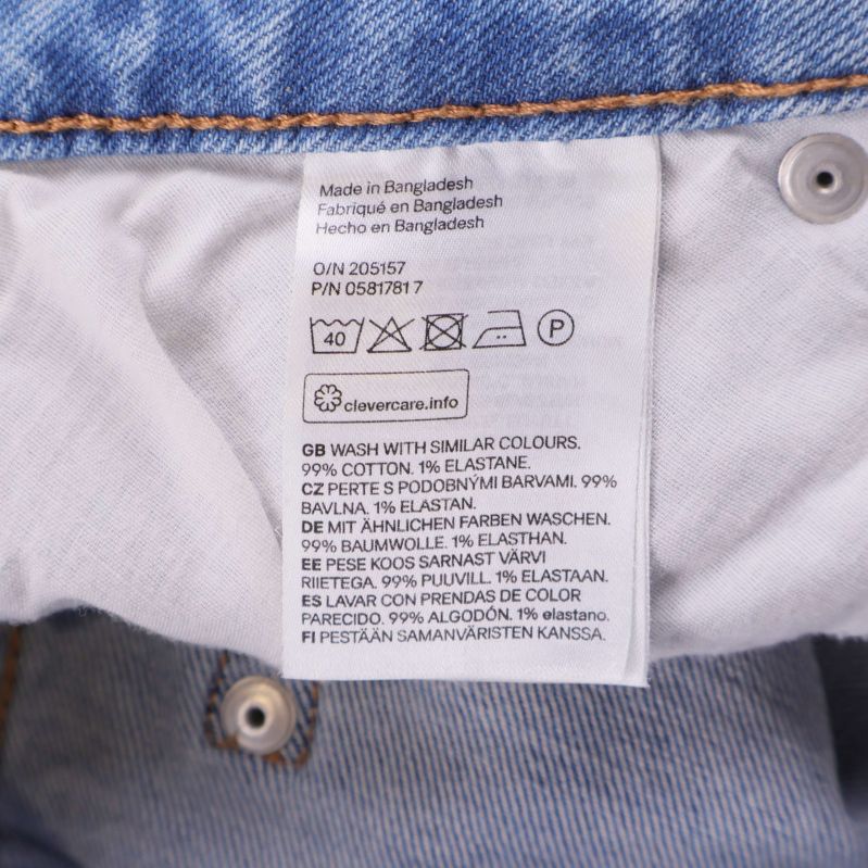 Materialetikett visar 99 procent bomull och 1 procent elastan