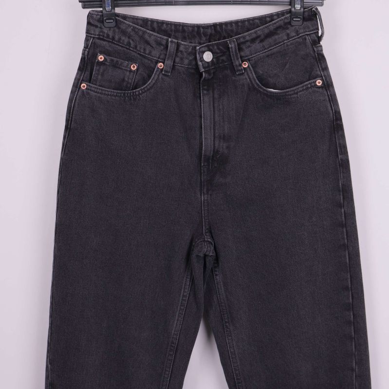 Jeans framtill med fickor, gylf och knapp