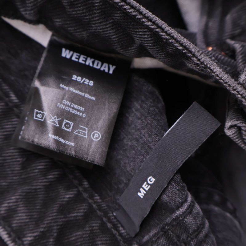 Weekday jeans 28/28 etikett och tvättråd