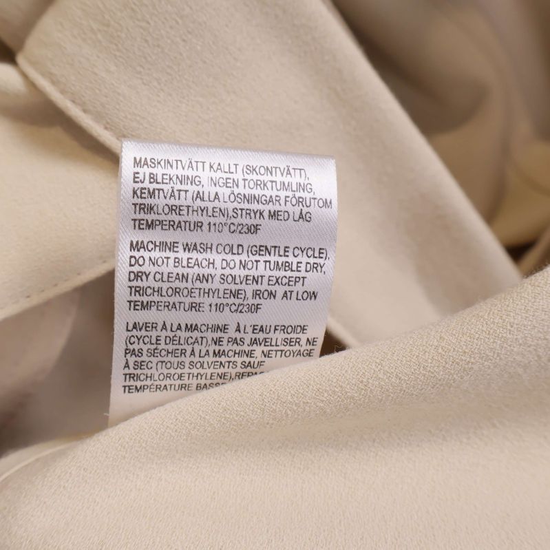 Tvätt- och skötselinstruktioner för beige kappa