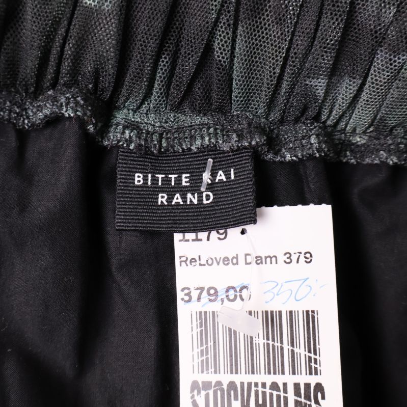 Närbild på varumärkesetikett Bitte Kai Rand