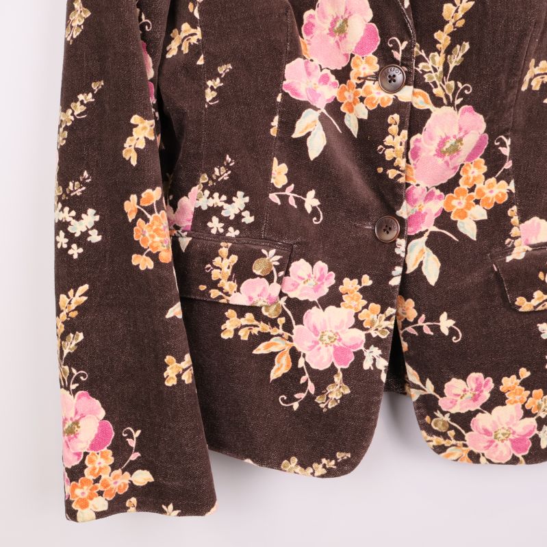 Nedre delen av kavaj med fickor och blomdetaljer