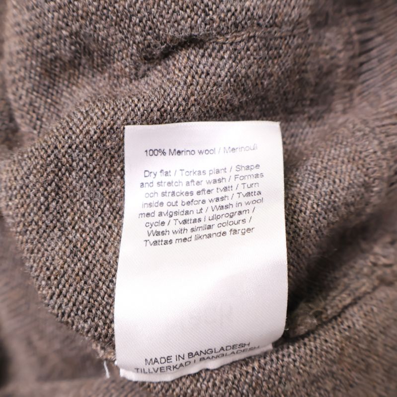 Materiallapp med information om 100% merinoull och tvättråd