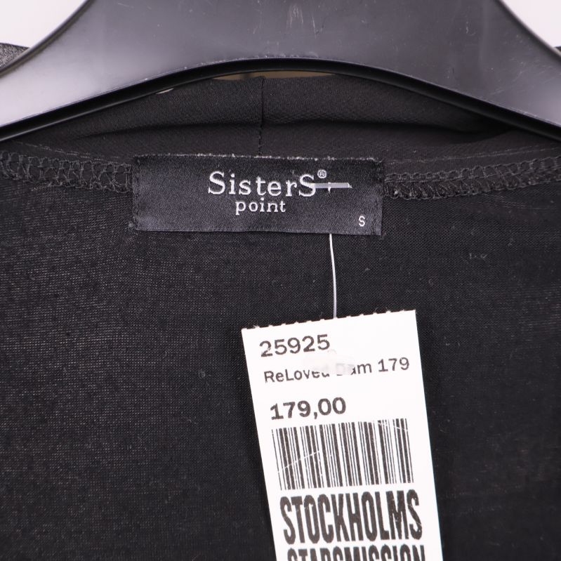 Sisters Point etikett och storlekslapp samt prislapp synlig i närbild