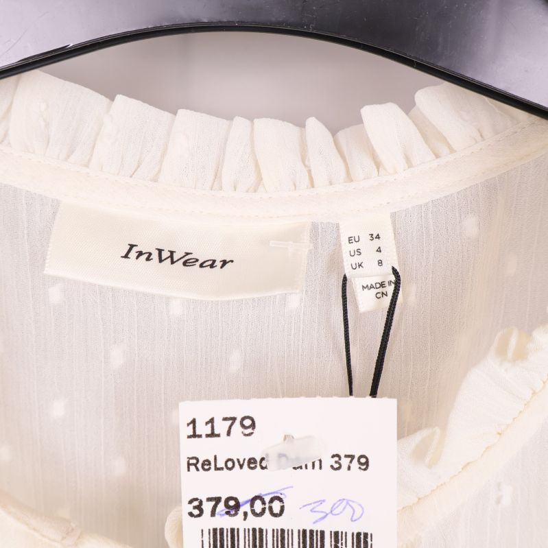 InWear-märkesetikett och storlekslapp på blusen