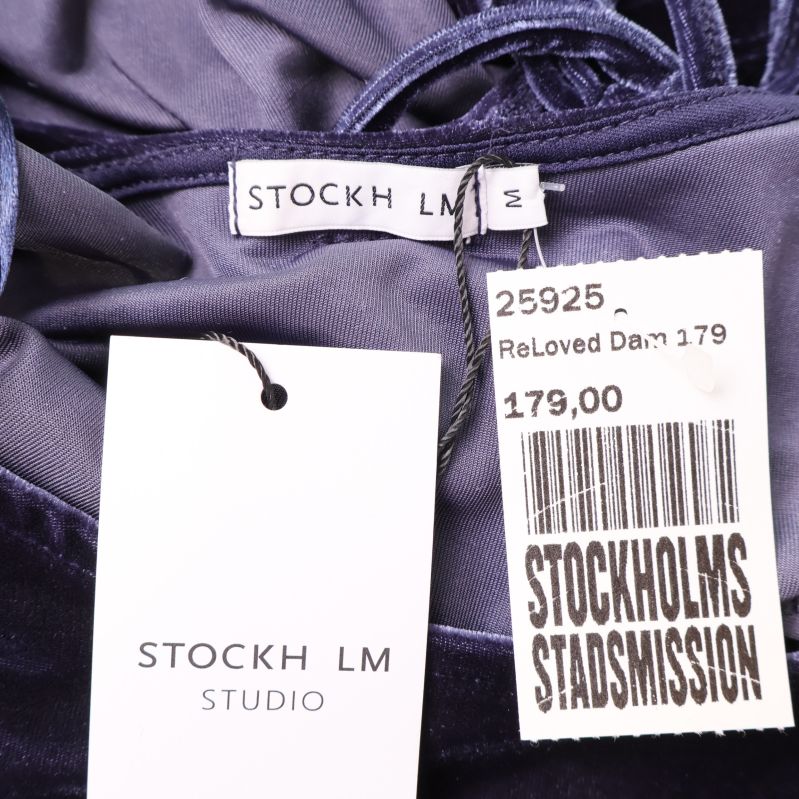 Etikett visar Stockh LM Studio och prislapp