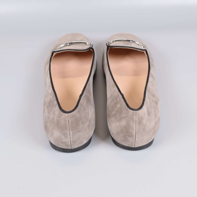 Loafers bakifrån med synliga svarta kanter