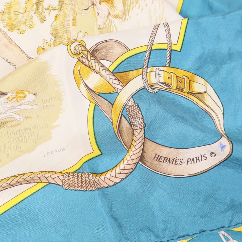 Närbild på Hermès-Paris logotyp och spände