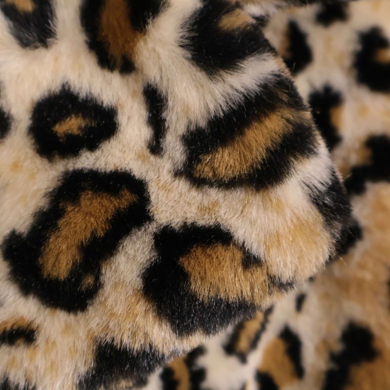 Detaljerad närbild på leopardmönstrad päls