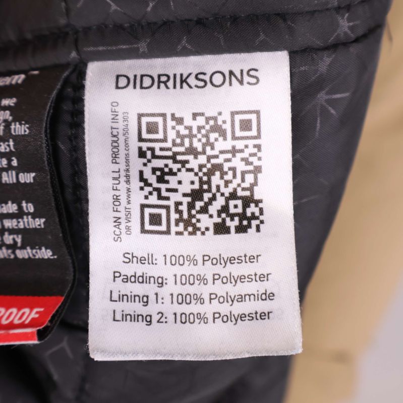 Materialetikett med information om polyester och polyamid