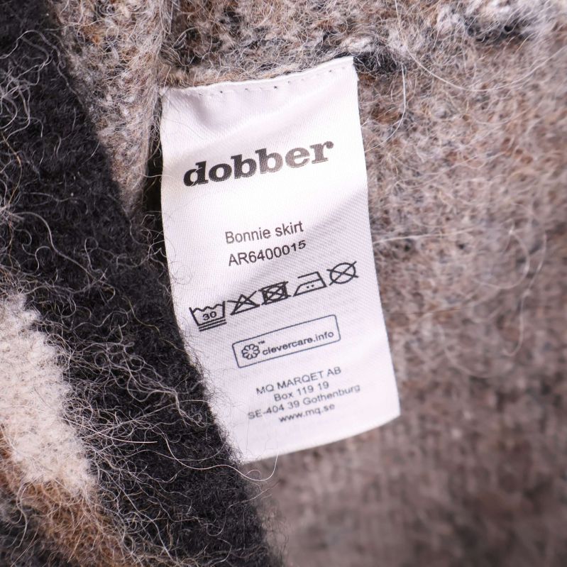 Dobber-etikett med modellnamn Bonnie Skirt och storlek